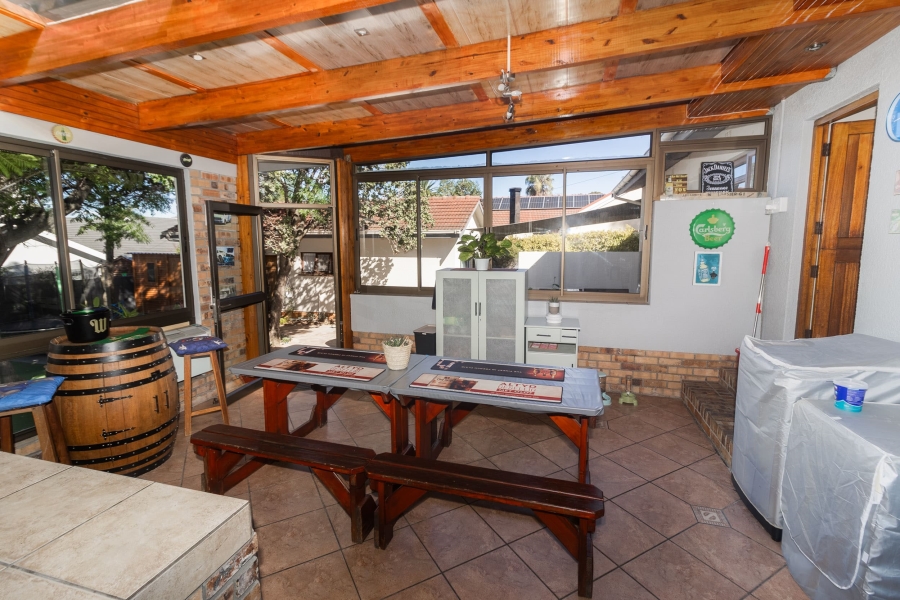 5 Bedroom Property for Sale in La Rochelle Western Cape